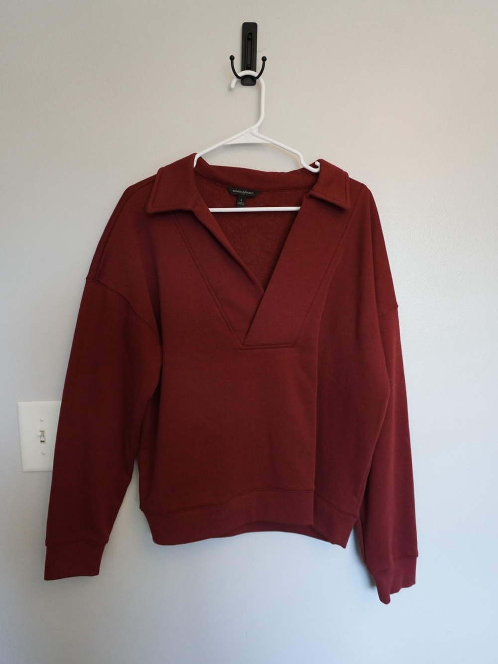 Banana Republic Women's V-Neck Sweater in Rust Red